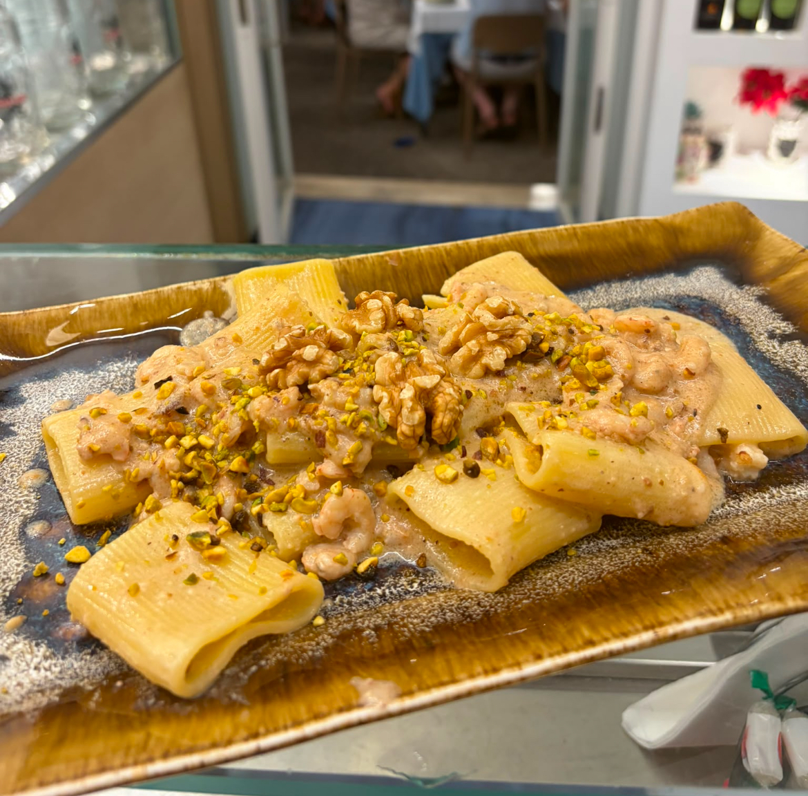 Paccheri con gamberetti, noci e pistacchio